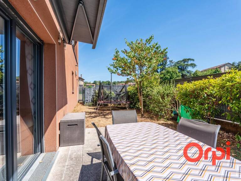 Appartement en rez-de-jardin avec un garage — photo 1