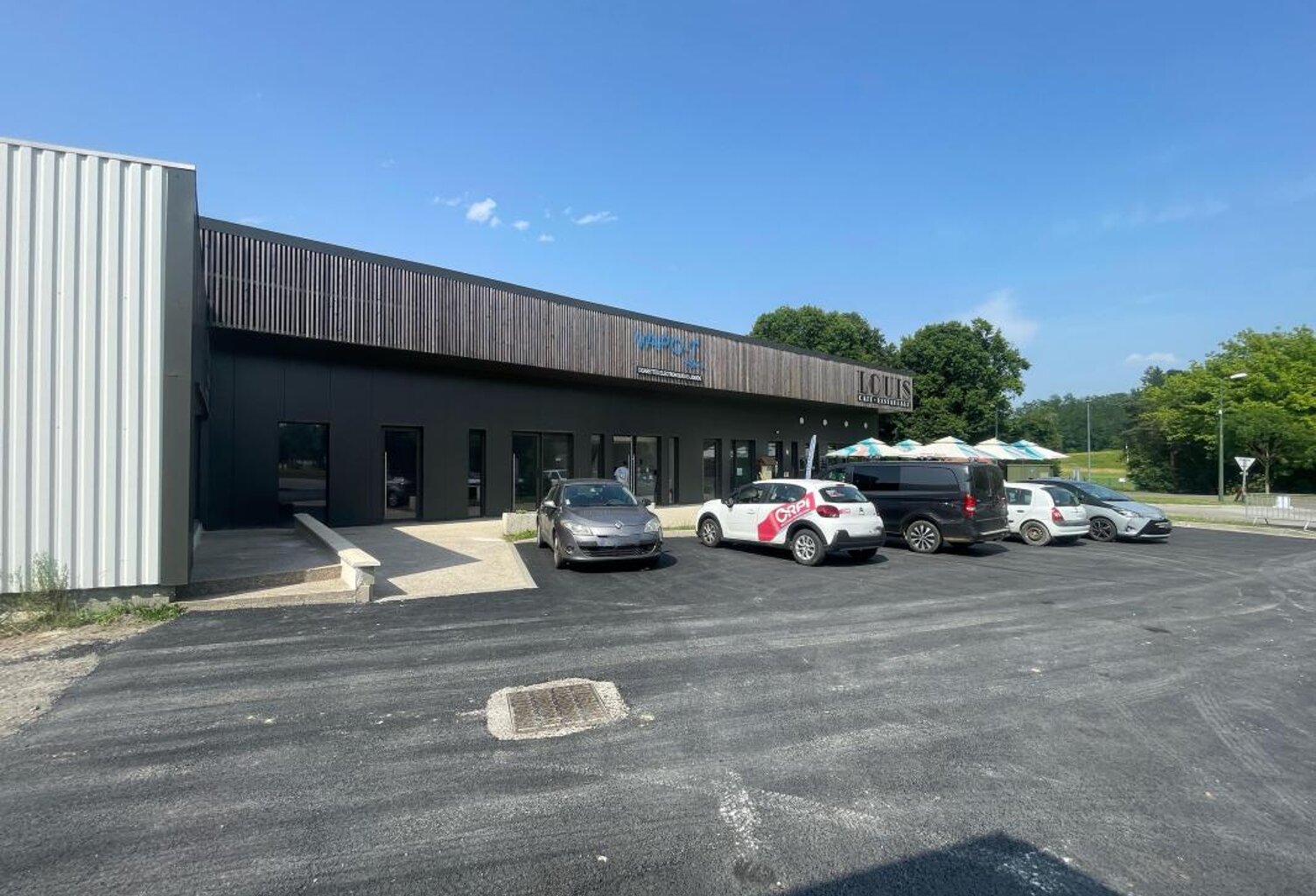 🏷️ Titre : Local commercial environ 95 m² à vendre – Zone dynamique, Pouillon (40350) — photo 1