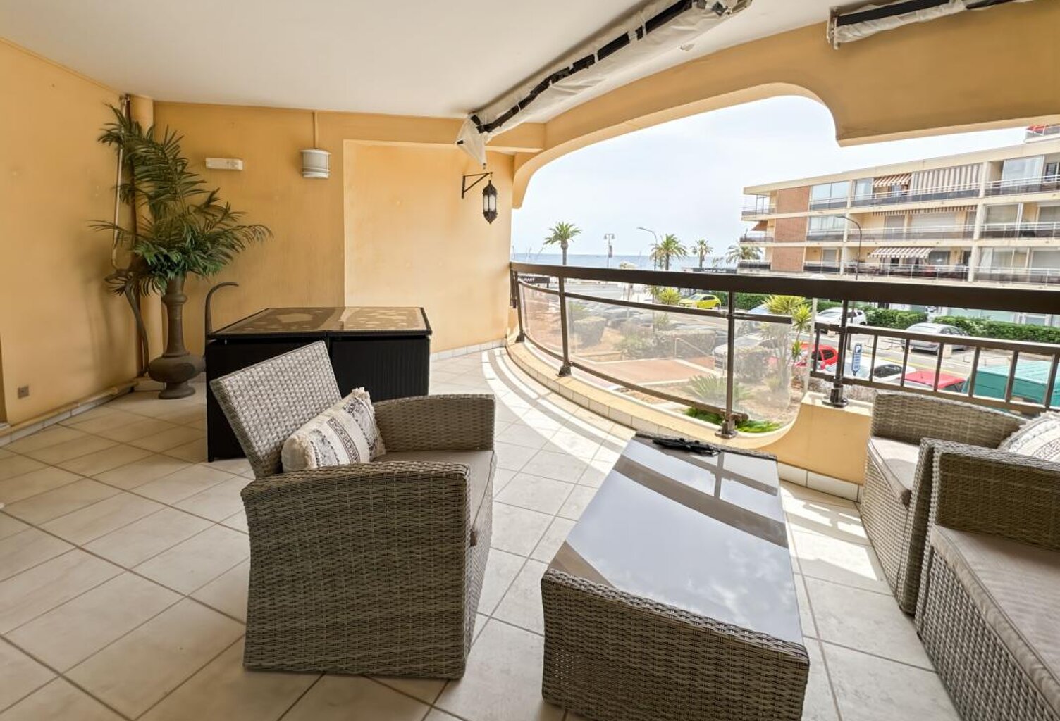 Appartement 2 pièces de 45 m2 avec terrasse de 14 m2 + garage electrifié en sous sol — photo 1
