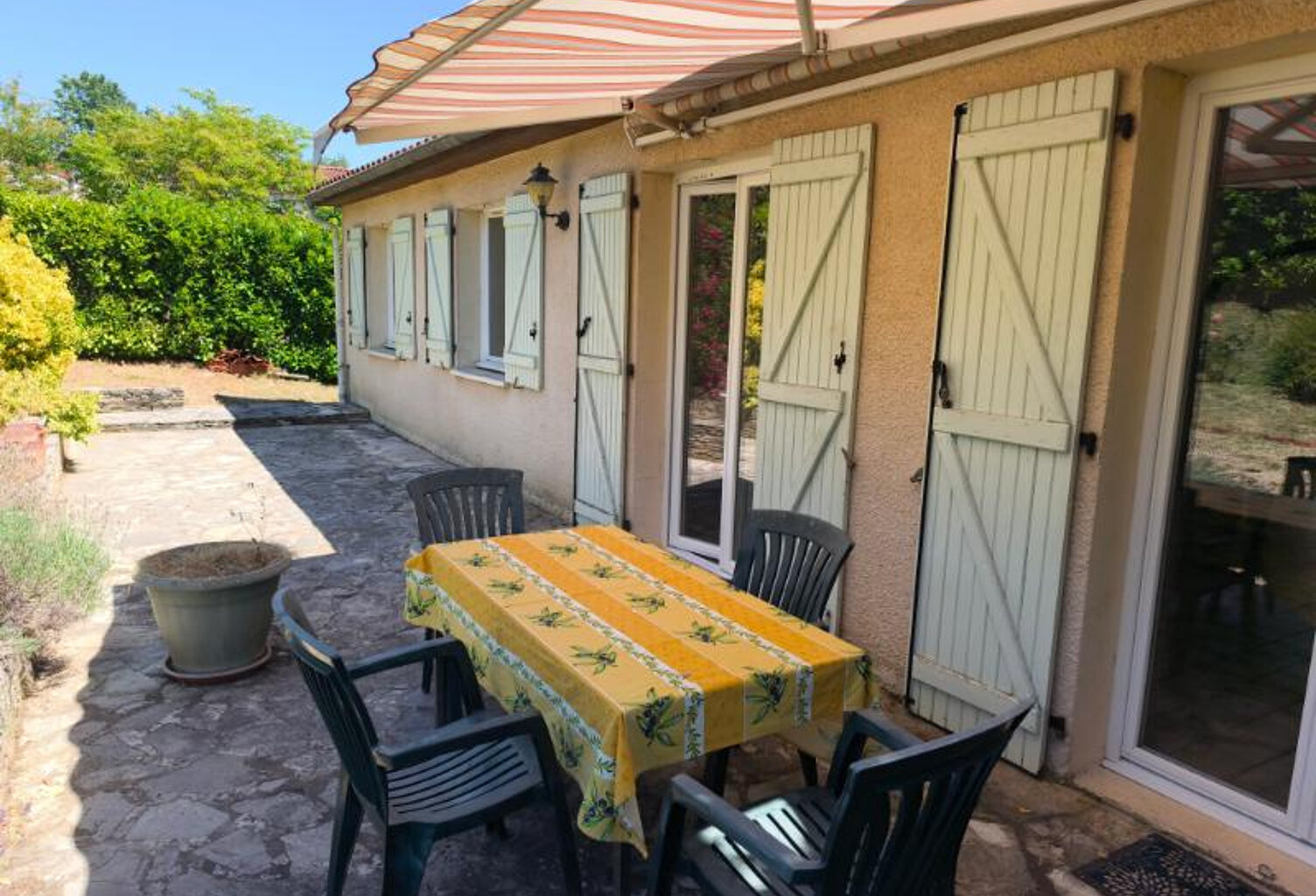 VILLA SUR SOUS SOL AVEC 2 TERRASSES ET JARDIN BURLATS — photo 1