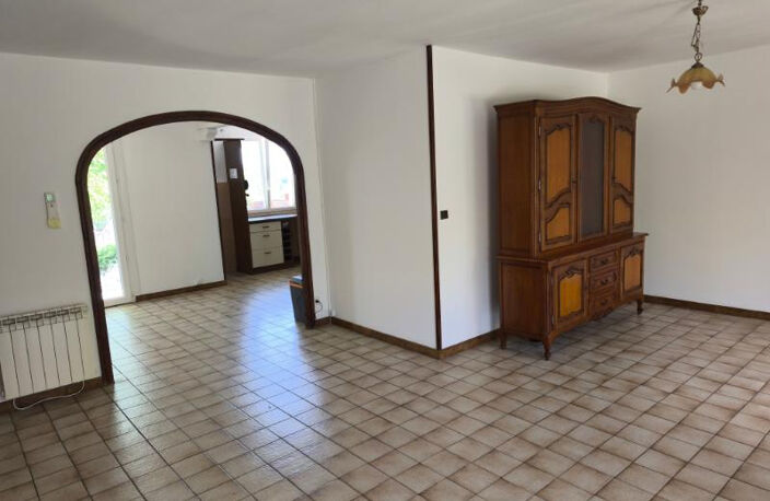 VILLA SUR SOUS SOL AVEC 2 TERRASSES ET JARDIN BURLATS — photo 2