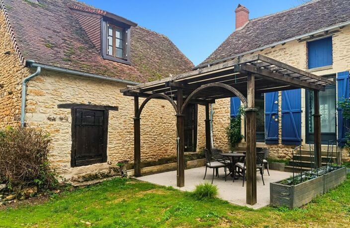 Superbe longère en pierre avec piscine sécurisée et dépendances à Prissac 179 000 — photo 3