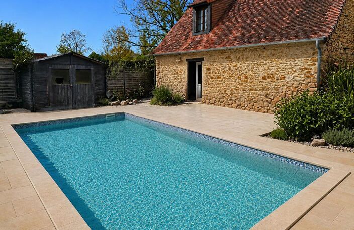 Superbe longère en pierre avec piscine sécurisée et dépendances à Prissac 179 000 — photo 4