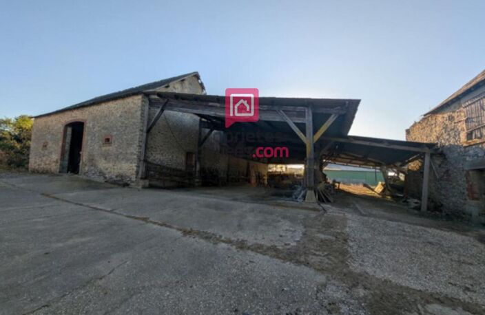 Ensemble de bâtiments anciens à rénover ? Projet de vie ou d'investissement sur 4200 m² — photo 2