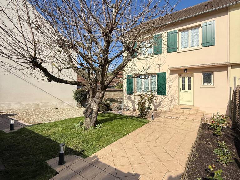 SOUS COMPROMIS !!! Maison sans travaux avec un s/sol total — photo 1