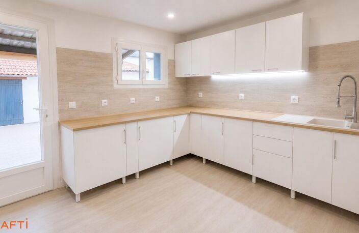 Maison de ville avec extérieur — photo 2