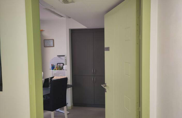 Location grand local privatif climatisé de 25m² avec terrasse au sein d’un Pôle Santé — photo 4