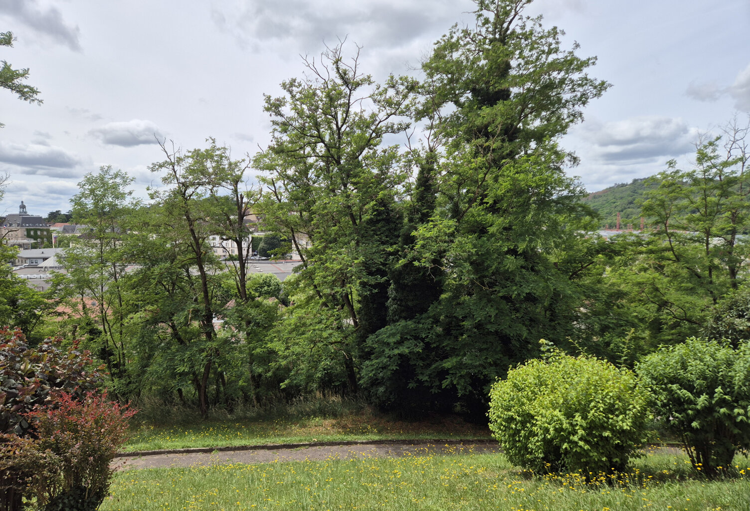 SUR LES HAUTEURS DU CREUSOT — photo 1