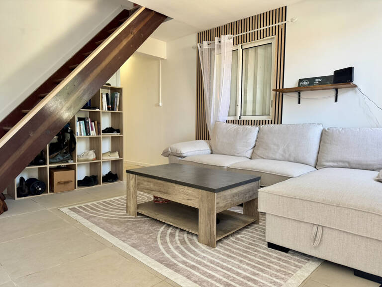 À Vendre   Maison F3 entièrement rénovée à Terre Sainte   Sa — photo 1