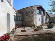 ENSEMBLE IMMOBILIER EN  BON ETAT GENERAL DE 190 M2 SUR UN TE — photo 3