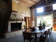ENSEMBLE IMMOBILIER EN  BON ETAT GENERAL DE 190 M2 SUR UN TE — photo 4