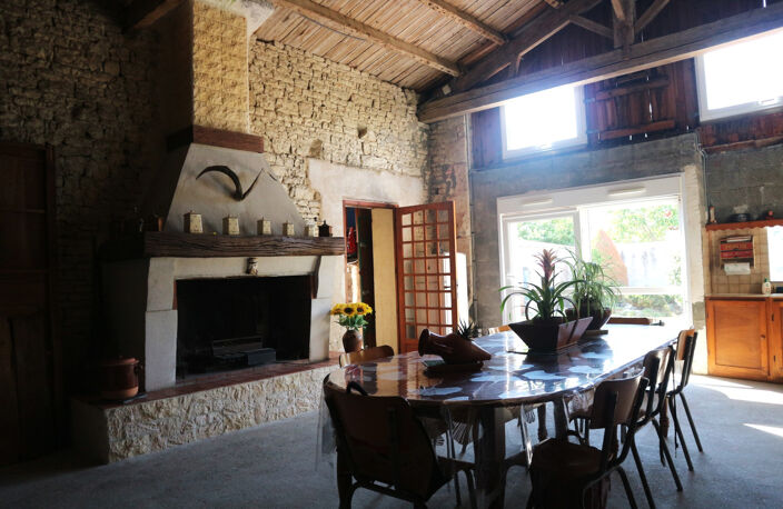 ENSEMBLE IMMOBILIER EN  BON ETAT GENERAL DE 190 M2 SUR UN TE — photo 4