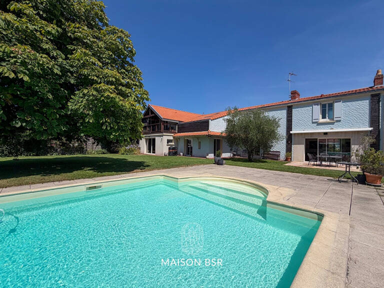 Longère de caractère - 323 m² habitables avec piscine — photo 1