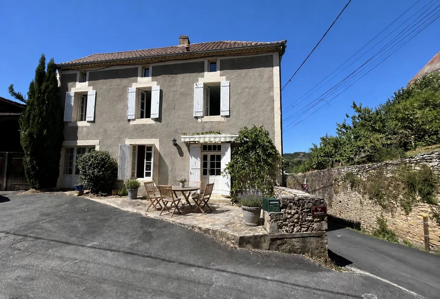 Maison de ville avec terrasse au cœur de Siorac-en-Périgord — photo 1