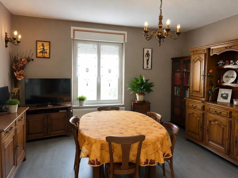 Maison en pierre avec double garage et jardin clos – Environ 85 m² habitables — photo 1