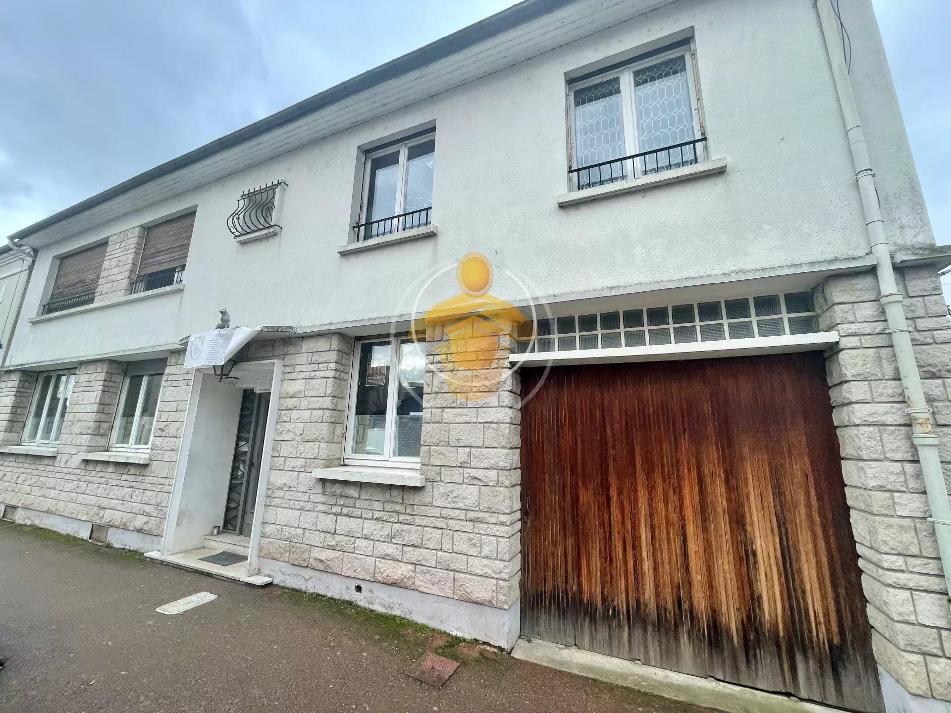 Maison 8 pièces 192 m² · à La Fère · 192 m² · 85 000 €