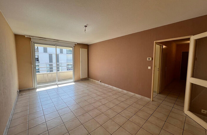 Appartement de Type 3 avec balcon, cave et garage double !! — photo 3