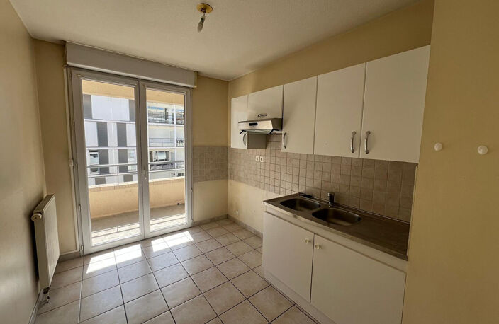 Appartement de Type 3 avec balcon, cave et garage double !! — photo 5
