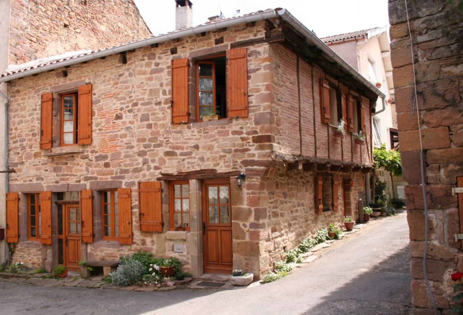 MAISON ANCIENNE AVEC COLOMBAGES — photo 1