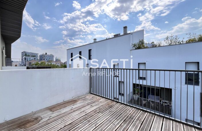 Bassins à flot : T3 avec terrasse de 17 m2, parking et piscine — photo 2