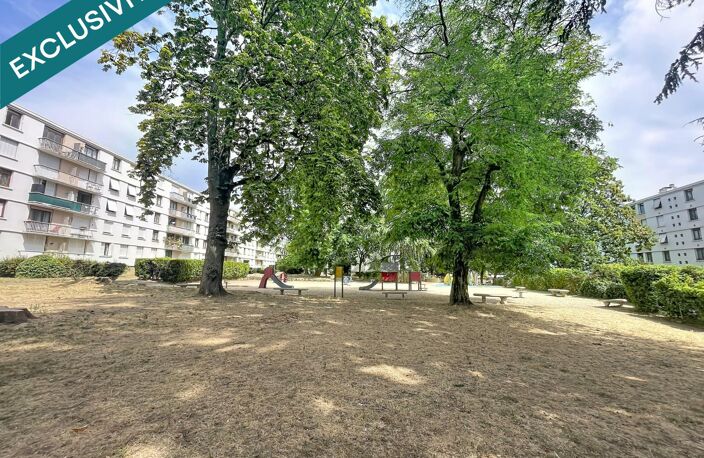 APPARTEMENT T 5 TRES LUMINEUX A PROXIMITE DU RER C — photo 2
