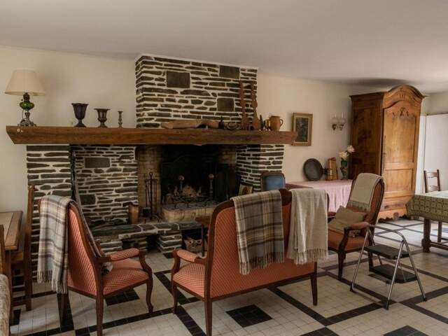 Maison de caractère en pierre 195 m² + dépendances et studio — photo du bien