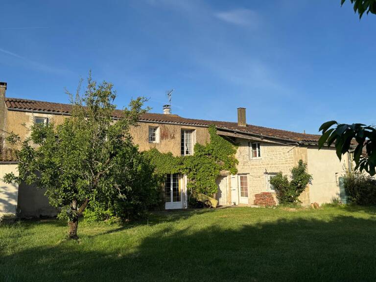 Maison de caractère en pierre 195 m² + dépendances et studio — photo 1
