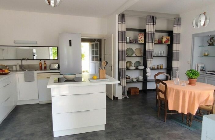 Maison de caractère en pierre 195 m² + dépendances et studio — photo 3