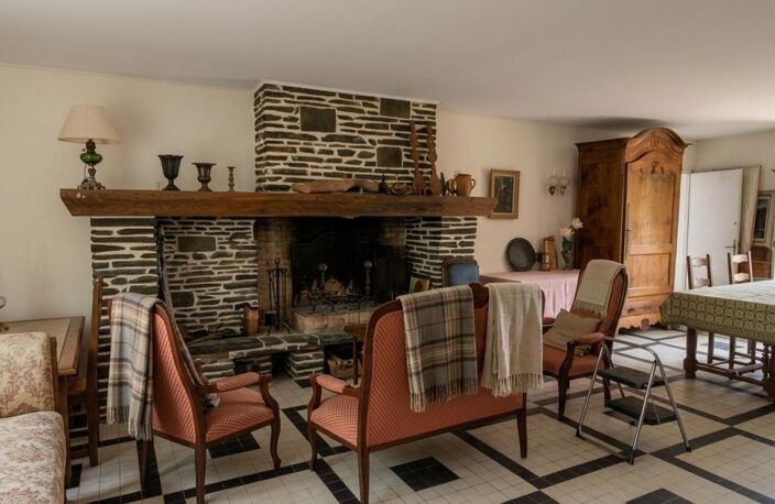 Maison de caractère en pierre 195 m² + dépendances et studio — photo 4