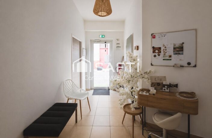 Local commercial 83 m²  Double accès — photo 2
