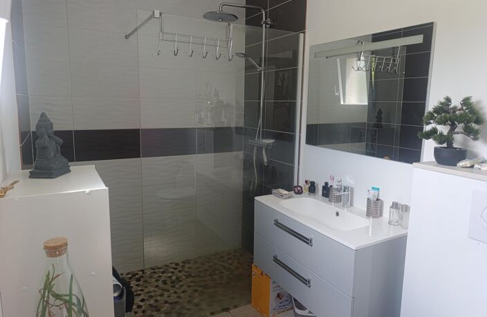 Maison contemporaine de plain-pied  4 chambres  DPE A de l année de construction Saint-Valentin (36) — photo 4
