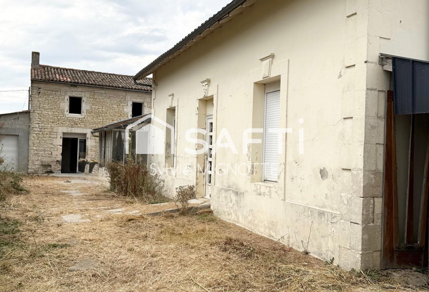 Ensemble immobilier, proche Surgères — photo 1