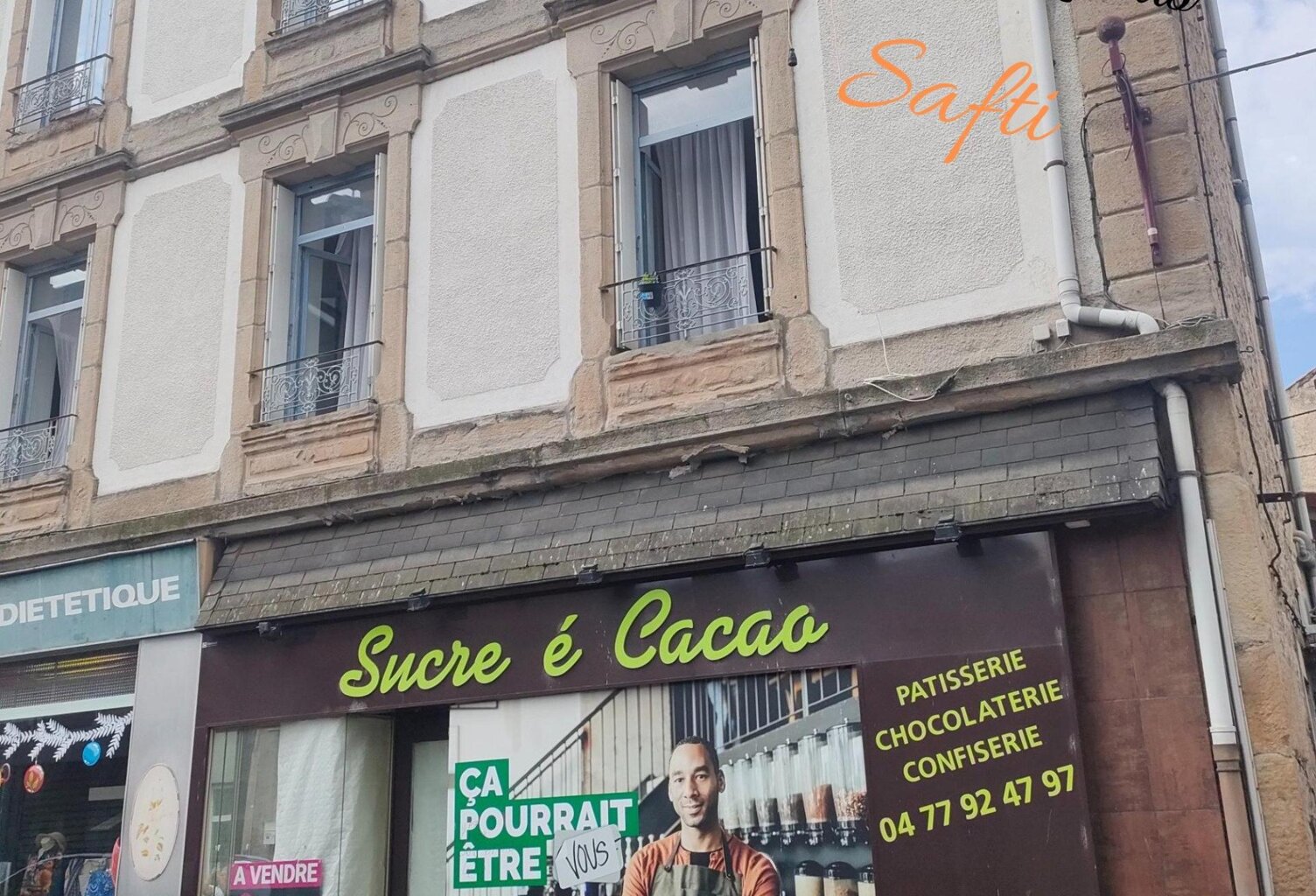 Appartement de type F3 avec cuisine équipée récente avec local commercial au RDC. Pouvant être dissocié offrant la possibilité de faire 2 locations séparer! — photo 1
