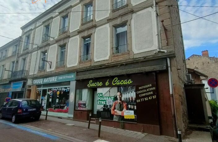Appartement de type F3 avec cuisine équipée récente avec local commercial au RDC. Pouvant être dissocié offrant la possibilité de faire 2 locations séparer! — photo 2