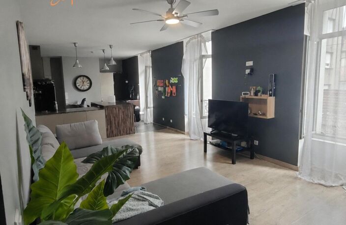 Appartement de type F3 avec cuisine équipée récente avec local commercial au RDC. Pouvant être dissocié offrant la possibilité de faire 2 locations séparer! — photo 3