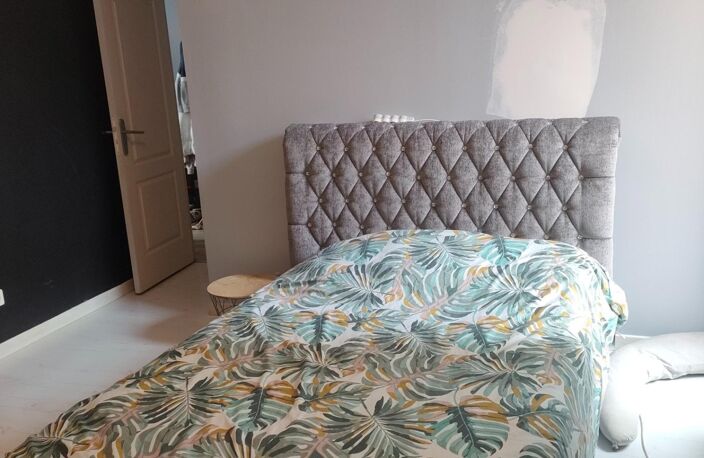 Appartement de type F3 avec cuisine équipée récente avec local commercial au RDC. Pouvant être dissocié offrant la possibilité de faire 2 locations séparer! — photo 5
