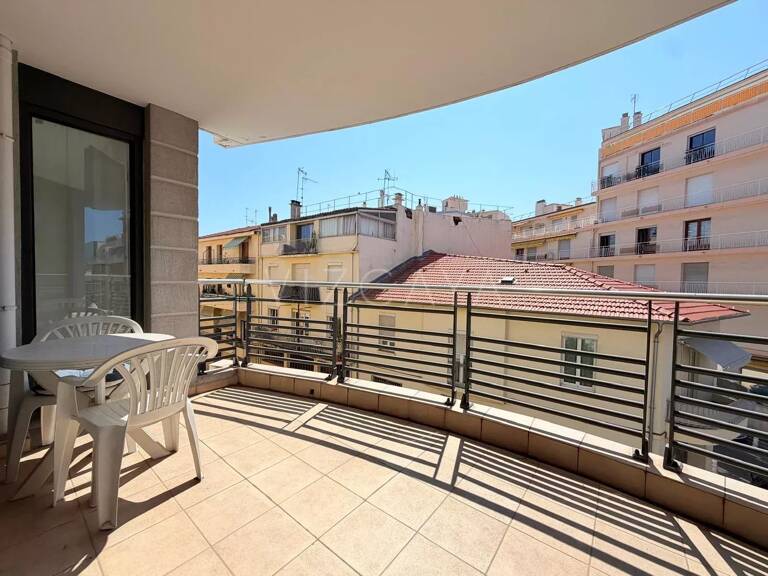 Appartement moderne de 3 pièces au centre d’Antibes — photo 1