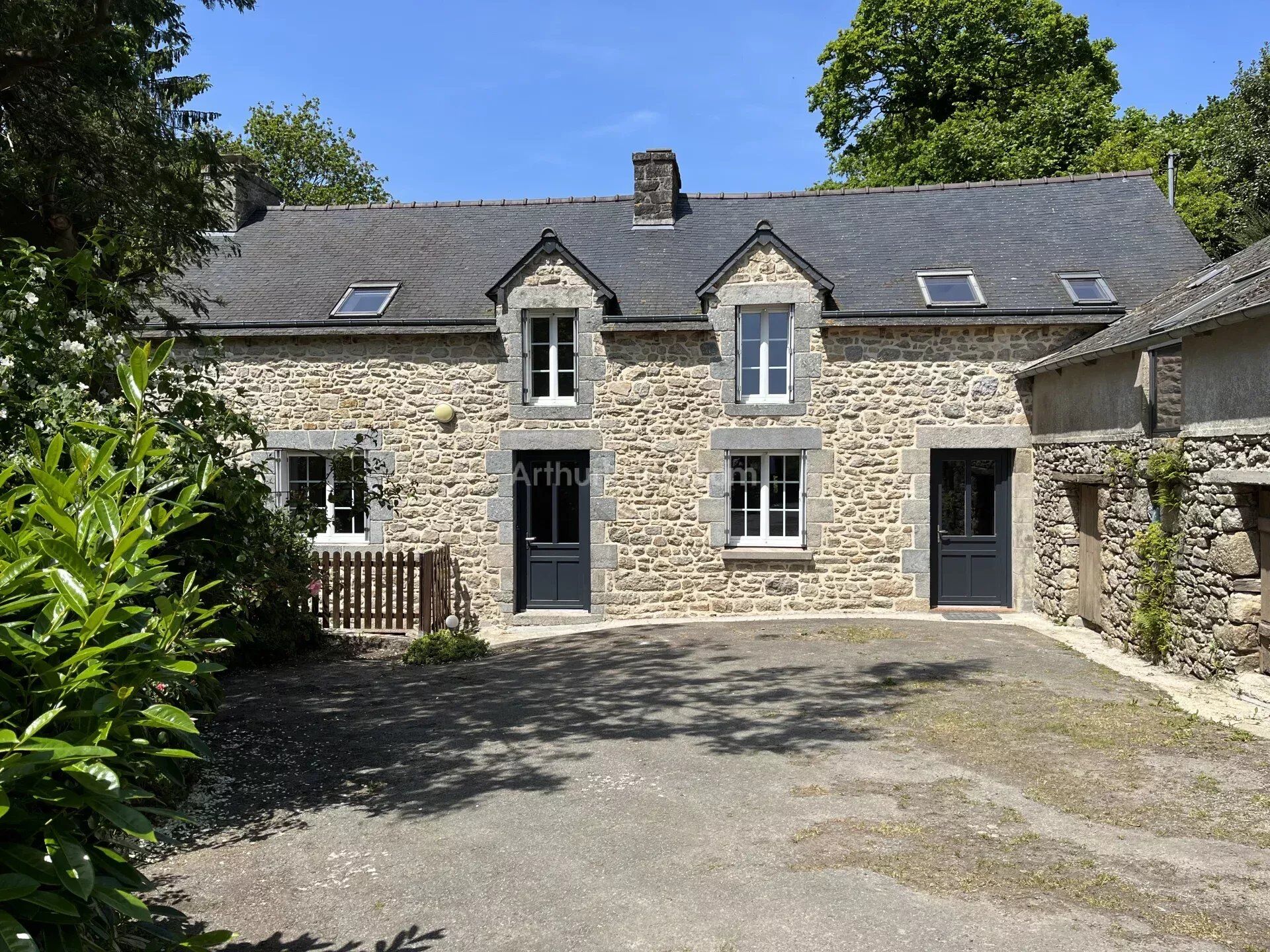 Maison 6 pièces 150 m² · à Plœuc-l'Hermitage · 150 m² · 230 500 €