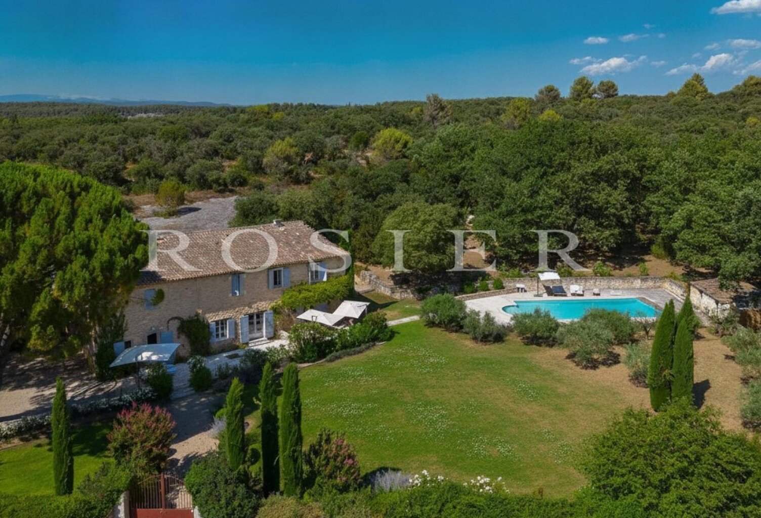 Face à un magnifique village perché du Luberon – Authentique mas — photo 1