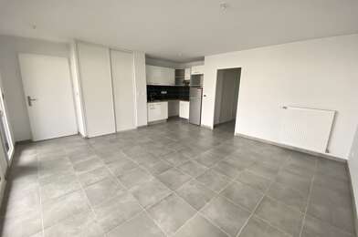 Appartement 3 pièces 823 €
