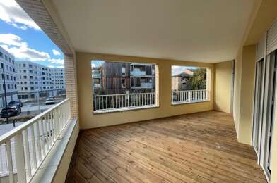 Appartement 3 pièces 827 €