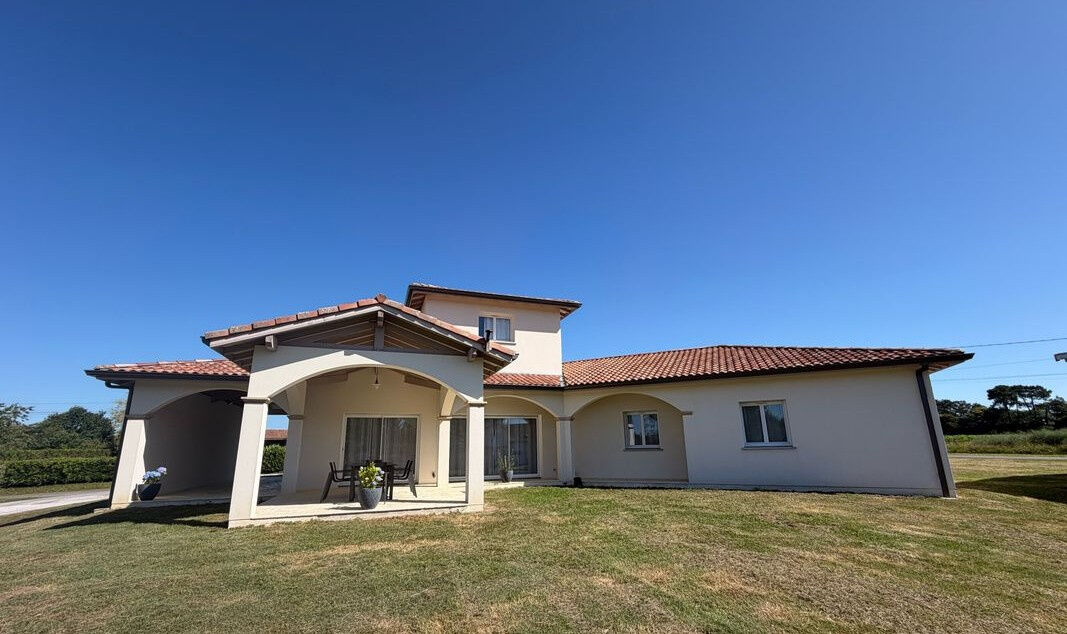 Villa / Maison  T5 à vendre Pey 40300