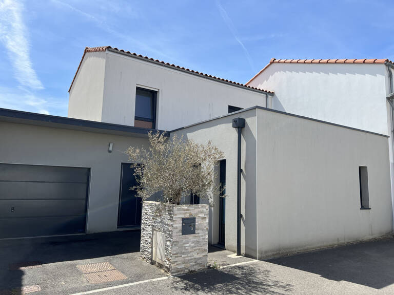 Maison contemporaine 2019   Quartier des Roses, à deux pas d — photo 1