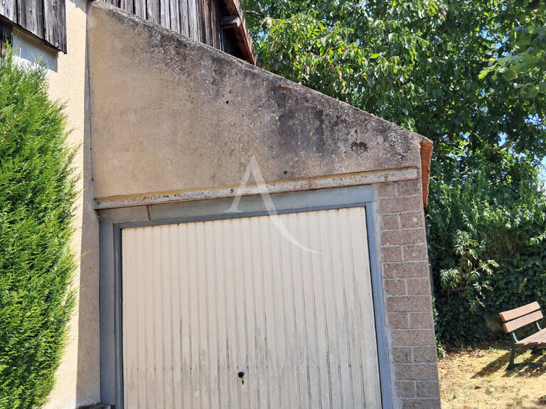 Garage — photo 1