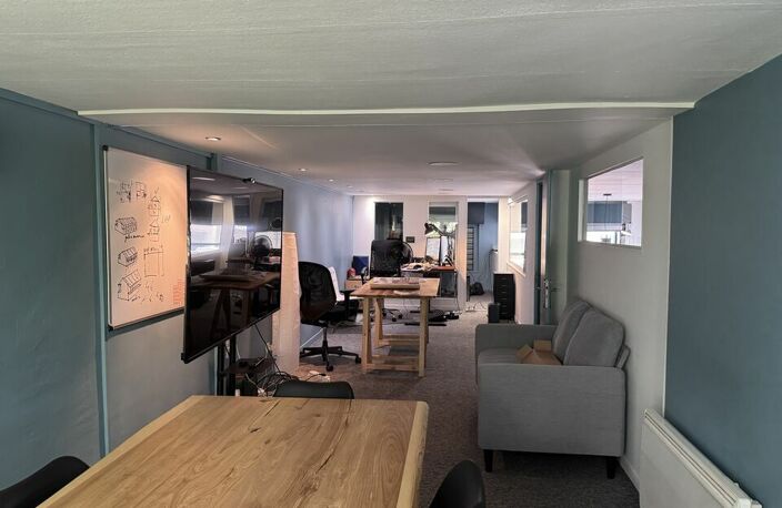 LOCAL COMMERCIAL / BUREAUX à LOUER — photo 2