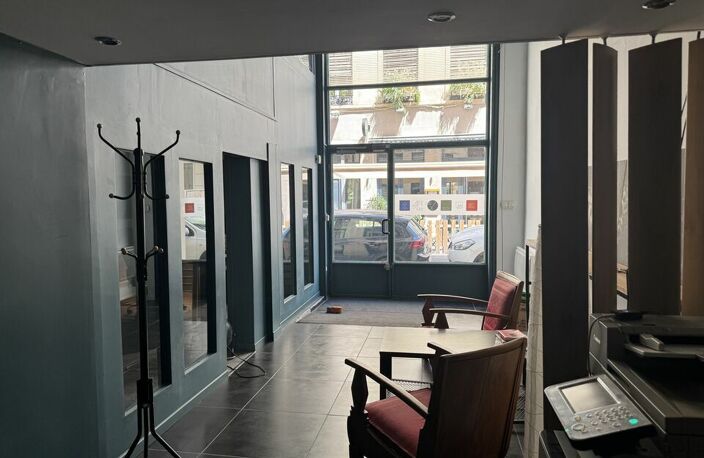 LOCAL COMMERCIAL / BUREAUX à LOUER — photo 5
