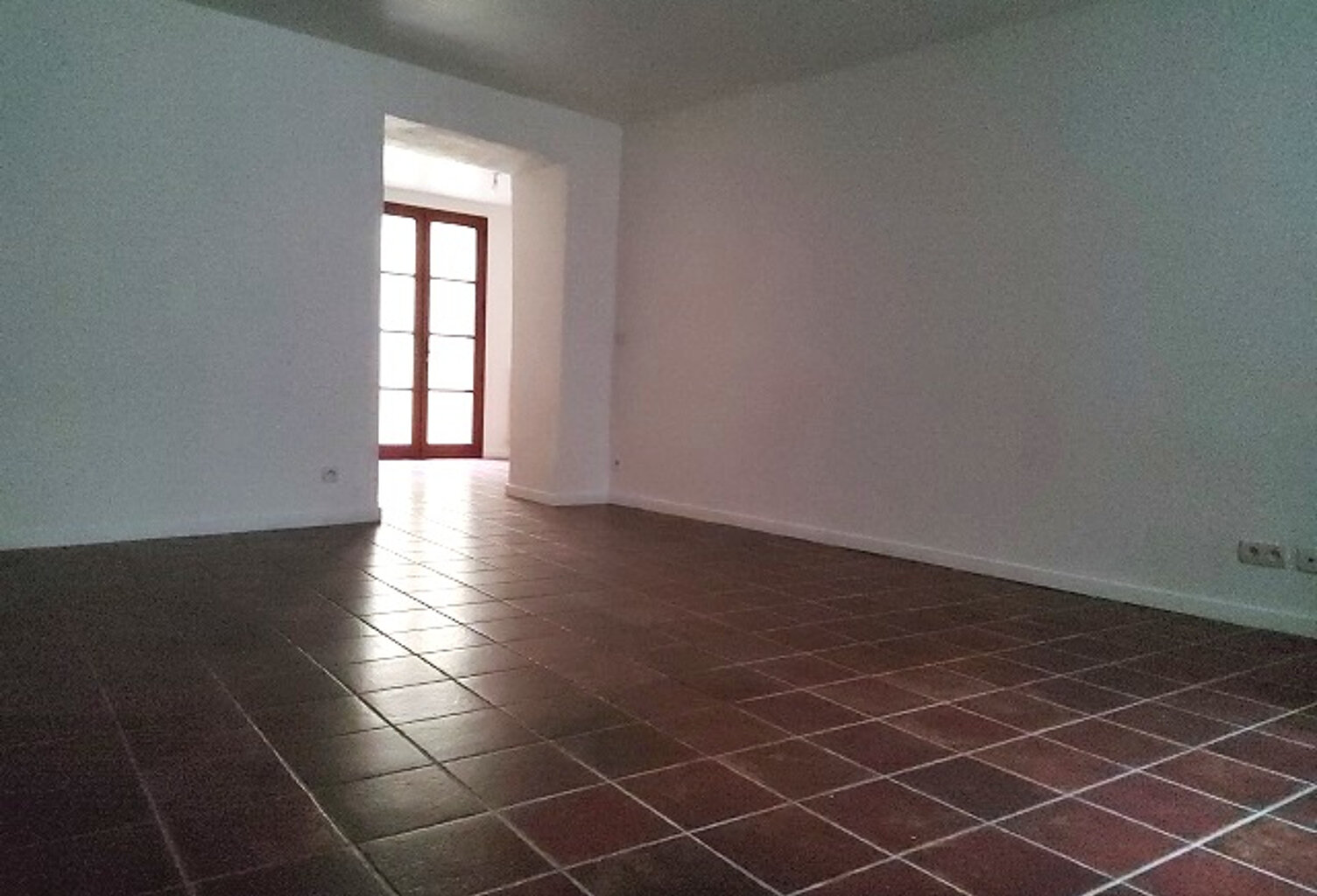 T 3  avec cour - 75 m² environ — photo 1