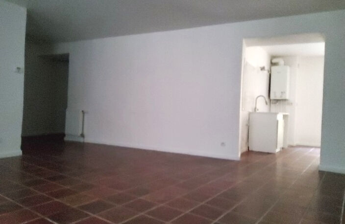 T 3  avec cour - 75 m² environ — photo 2