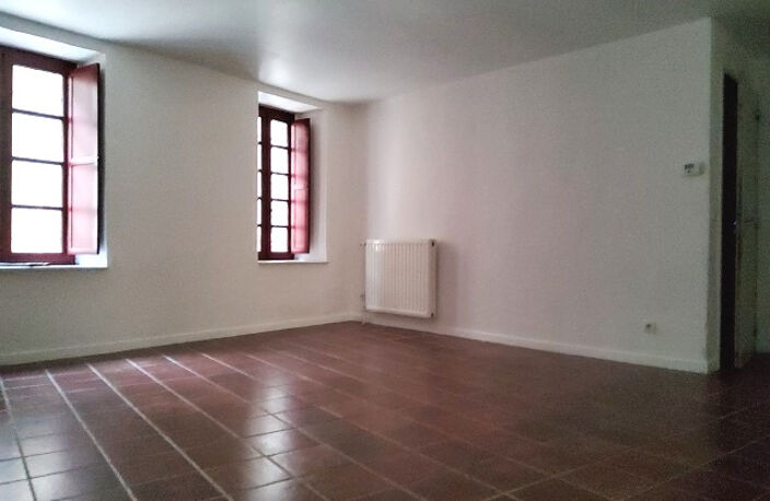T 3  avec cour - 75 m² environ — photo 3