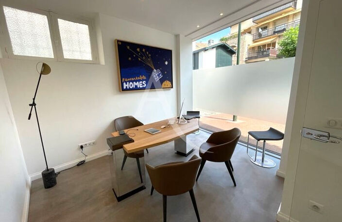 Local commercial de 51 m²,  en angle, sur avenue principale, bail 3/6/9 — photo 5